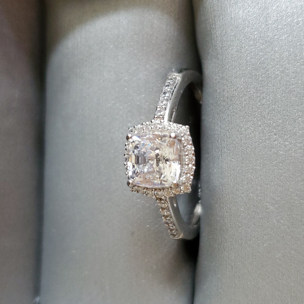 BELLA LUCE LUXE Ring size 9 - Picture 2 of 3